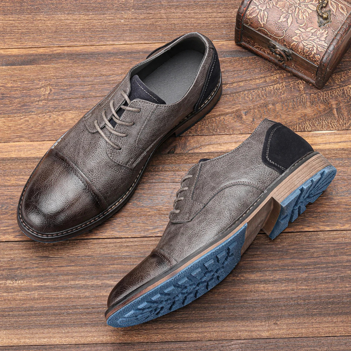 The Monferrato Men’s Retro Lace Up Leather Oxford Shoes