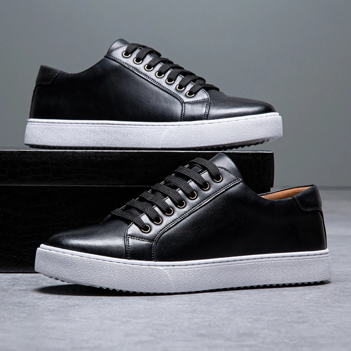 The Meadowlark Men’s Classic Low Top Casual Lace Up Shoes